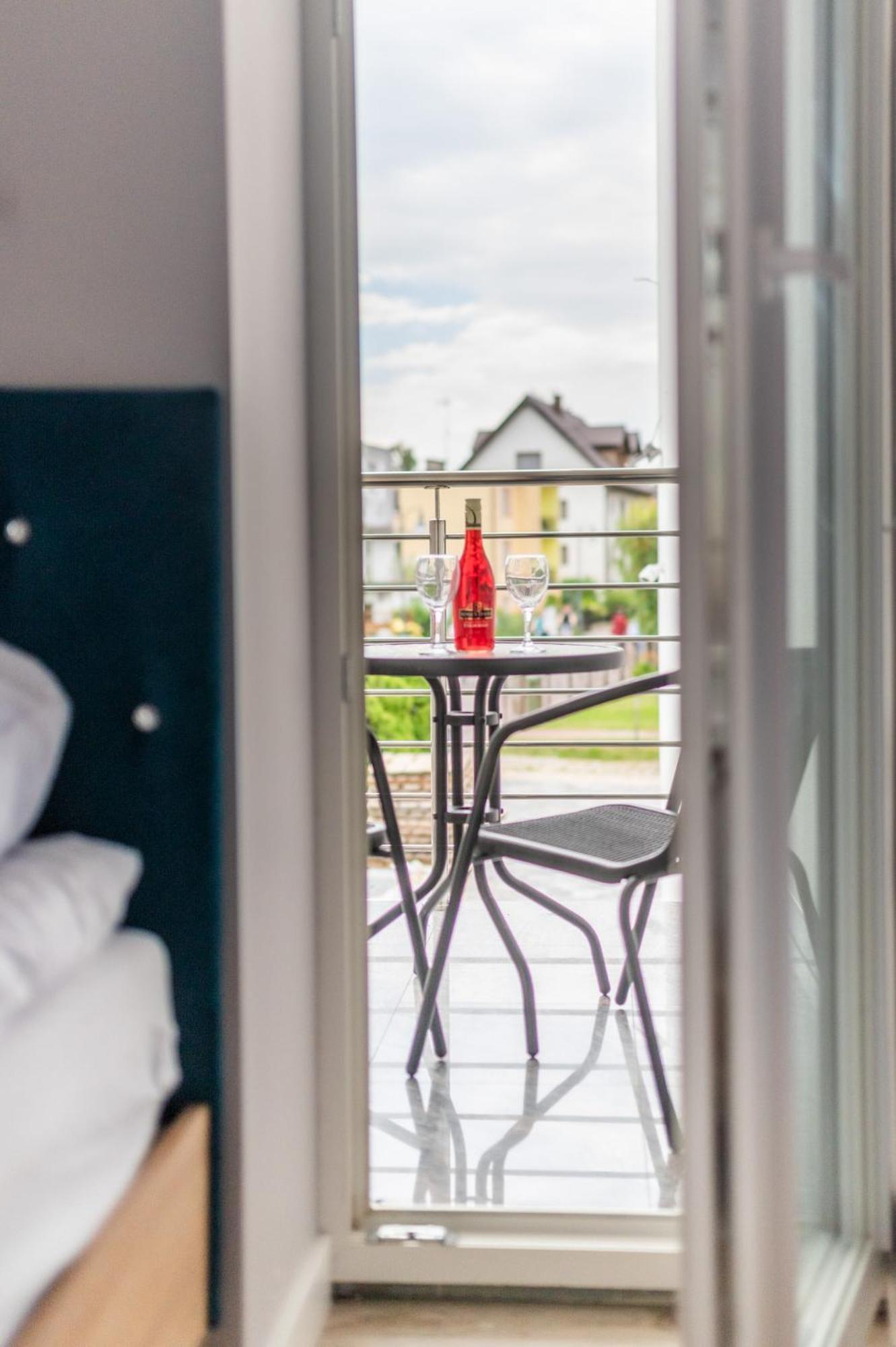 Reveliqa2 - Pokoje Goscinne I Apartamenty Pobierowo Exteriör bild