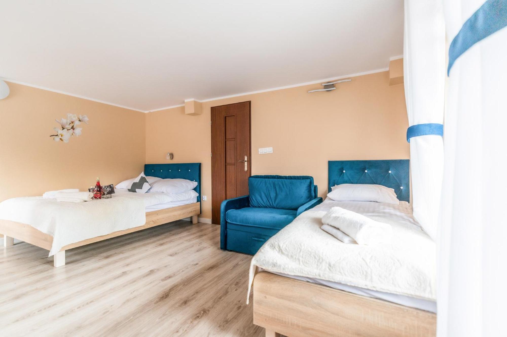 Reveliqa2 - Pokoje Goscinne I Apartamenty Pobierowo Exteriör bild